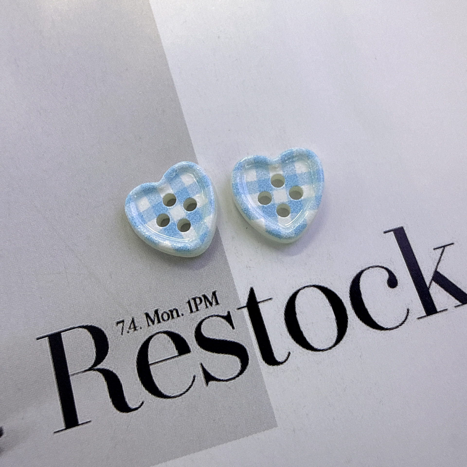 New summer ice-transparent checkered heart button diy handcrafted material clothing accessory button with four eyes pic 5