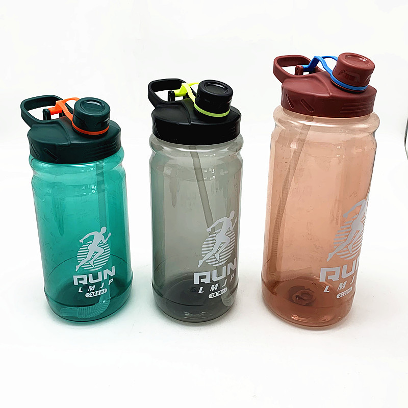 Outdoor large-capacity portable hand-held sports water bottle, plastic high-temperature resistant water cup with straw, portable cup, space cup pic 3