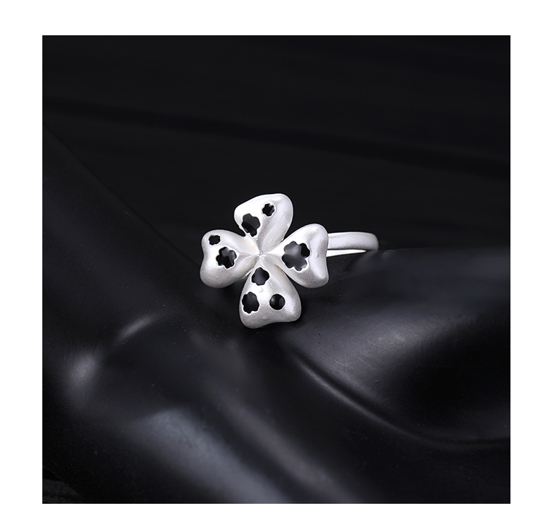 The four-leaf flower ring for women exudes a sense of light luxury and sophistication. It features an original design and personality, is fashionable and versatile, and can be adjusted as an index finger ring pic 10