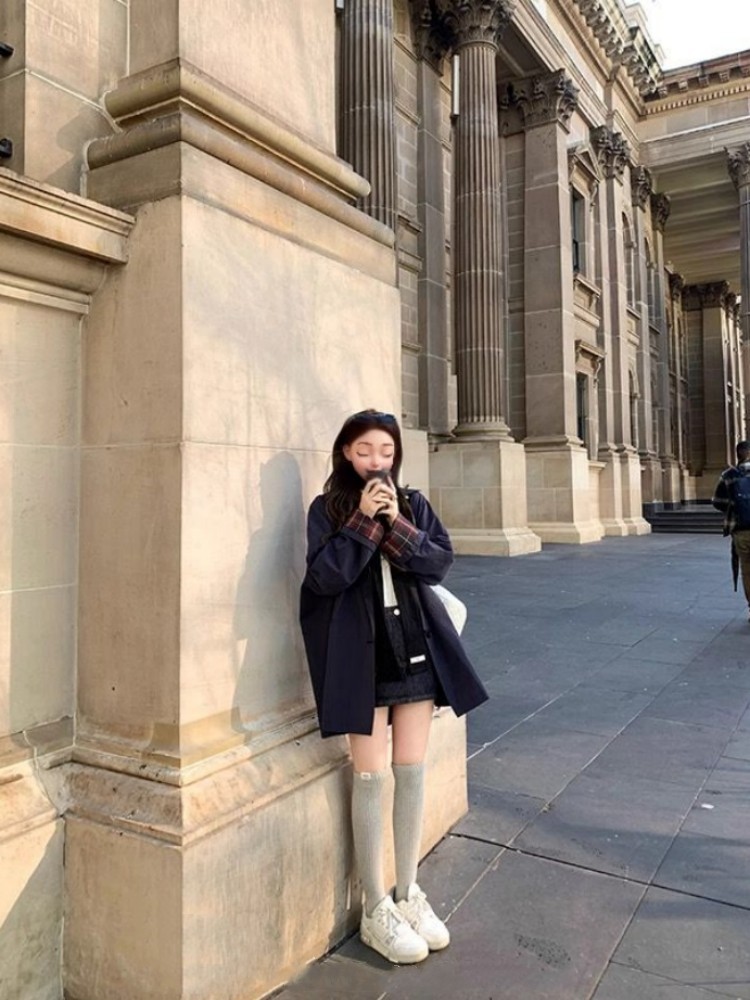 秋日巴塞尔 设计感翻领短款风衣女秋季宽松格纹拼接外套详情8