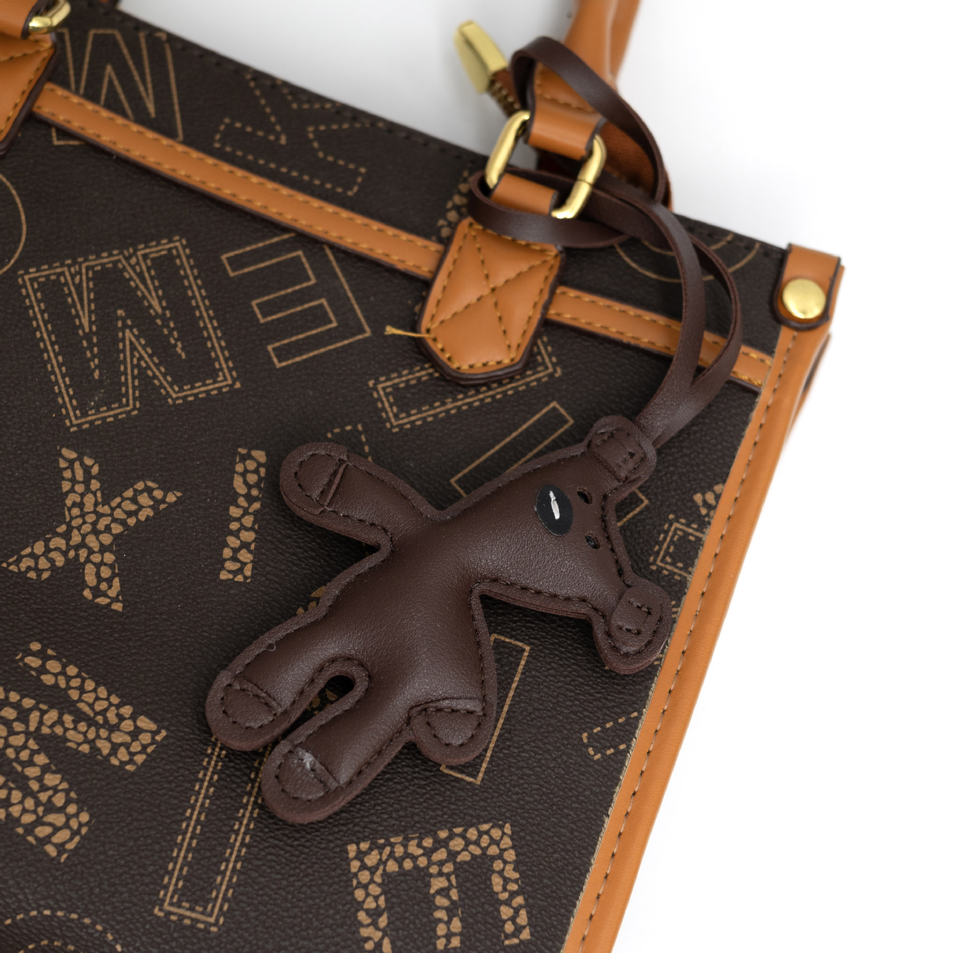 The cute cartoon bag pendant of the internet-famous bean and bear, the niche backpack pendant, and the new car keychain pendant pic 4