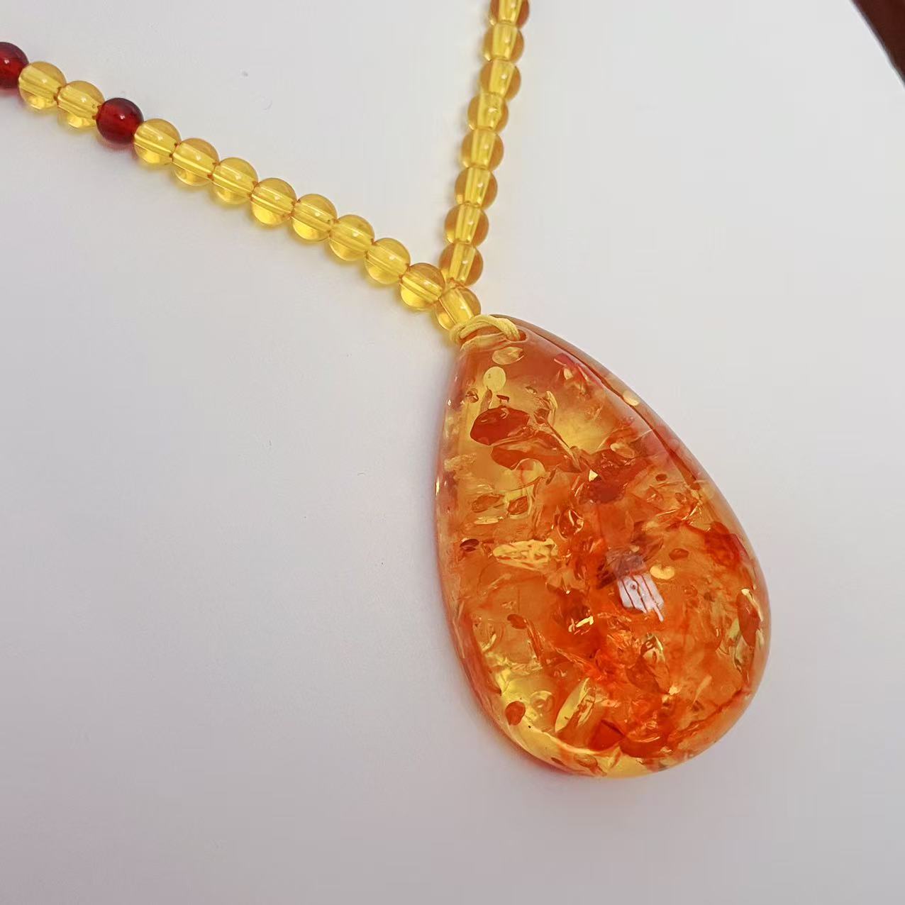 仿花珀水滴吊坠蜜蜡无事牌毛衣链赠品仿血蜜彩色男女直播项链礼物详情1