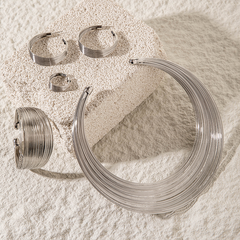 亚马逊跨境个性多层铁弹性蛇骨麻花项圈手链朋克风夸张首饰套装女详情23