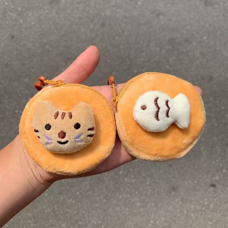小红书同款小猫小鱼毛绒零钱包卡通情侣公仔包包挂件耳机包卡包详情5