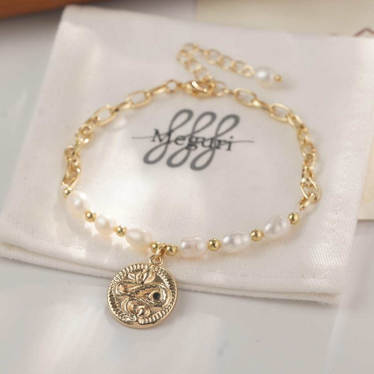 复古时尚天然珍珠手链 ins闺蜜同款串珠简约轻奢小众爱心吊坠手串详情34