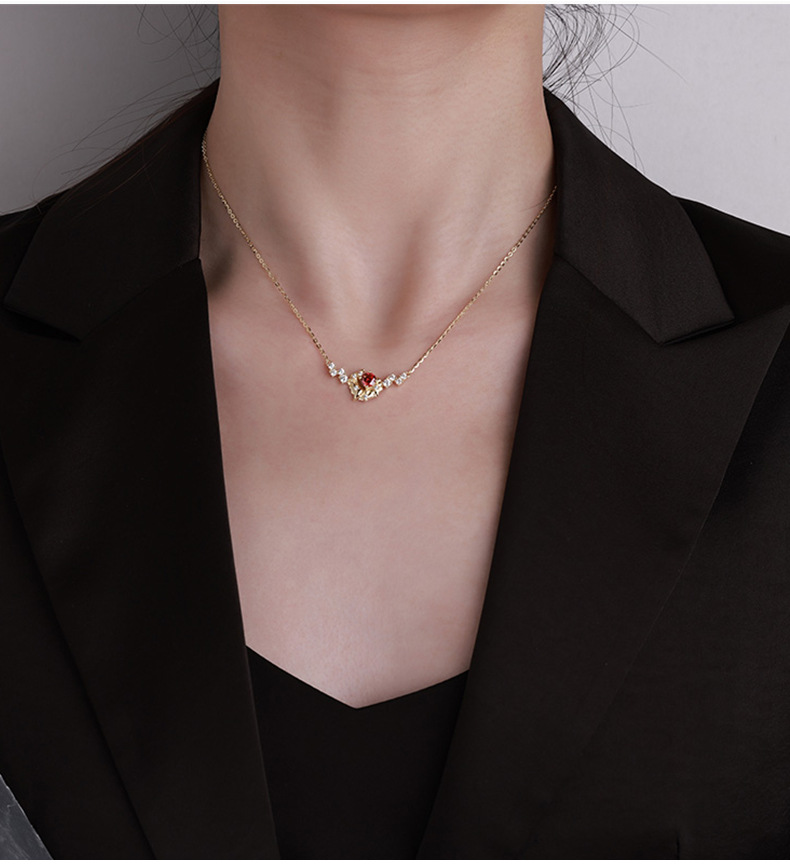 卓恒甄选S925银项饰不规则月亮镶嵌鸽血红莫桑东方复古绝美项链详情4