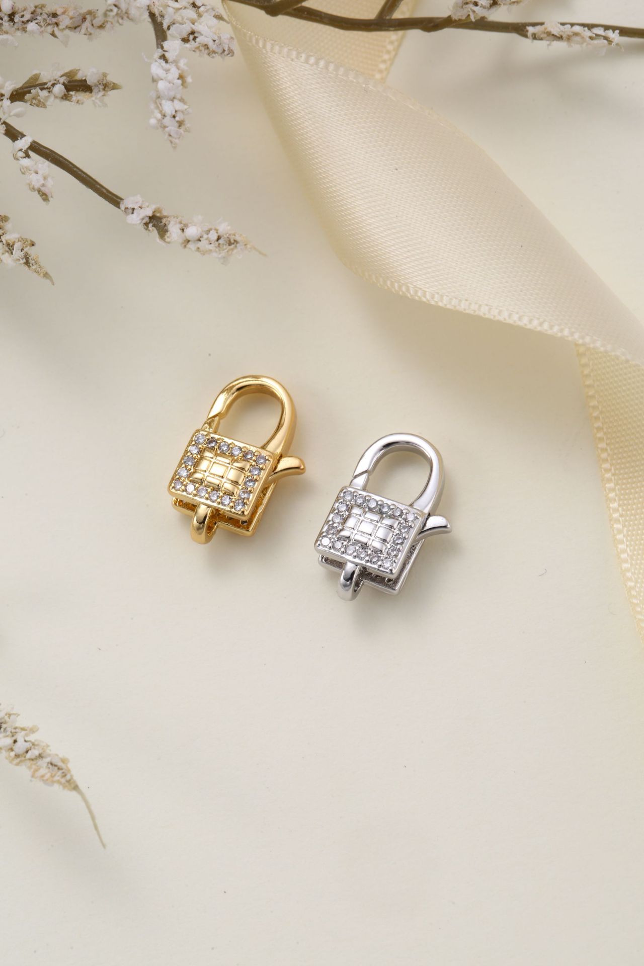 High-quality diamond-encrusted, high-grade brass cast special-shaped lobster pendant, necklace pendant, clothing pendant, 18K color retention pic 16