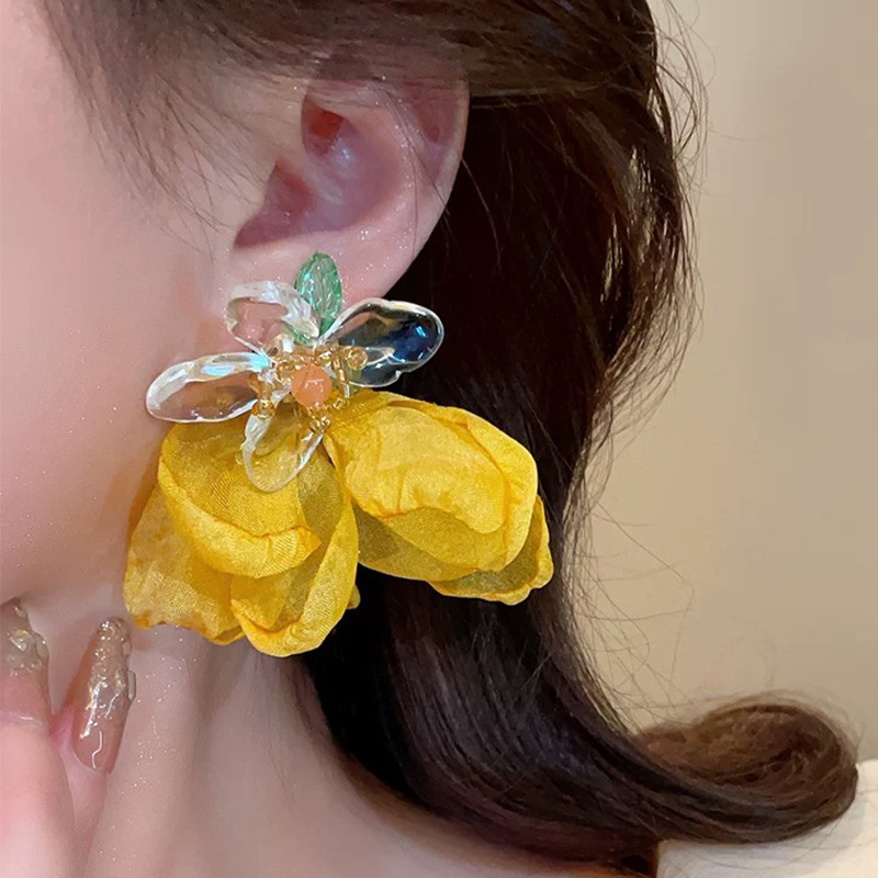 Super ethereal atmosphere yellow petal earrings, silver needle exaggerated vacation style earrings, flower stud earrings, 2024 new style earrings pic 1