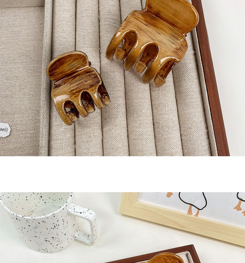 French-style laid-back style, with a large amount of shark-shaped hair clips and wood grain, capable of grasping the back of the head, long and curly hair, and hair accessories pic 9