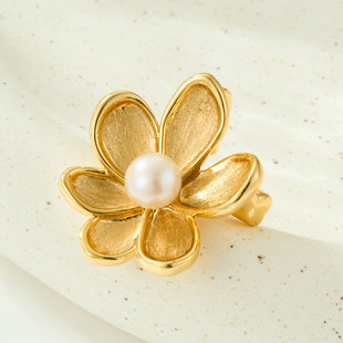 Original design, light luxury, retro gold brushed camellia brooch, fashionable and high-end suit jacket accessory pin pic 4