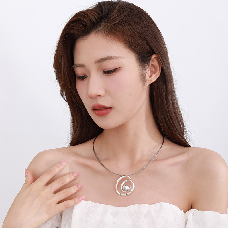 亚马逊爆款欧美时尚高级精致镂空不规则圆几何合金吊坠女士锁骨链详情6