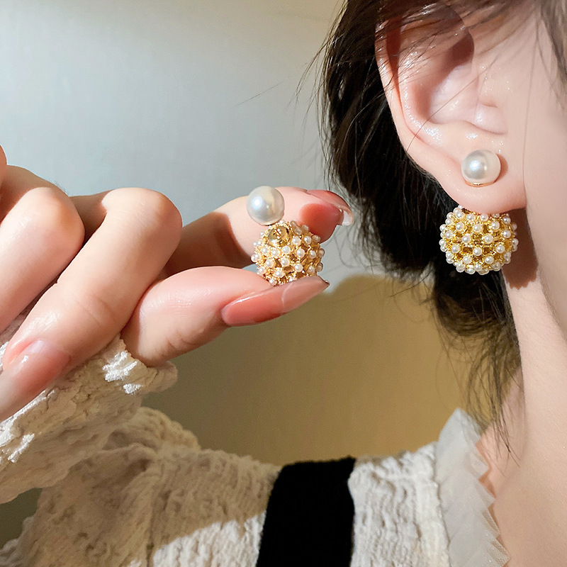 Silver needle retro court style heart-shaped figure pearl earrings, French light luxury stud earrings, female Internet celebrity style earrings wholesale pic 25