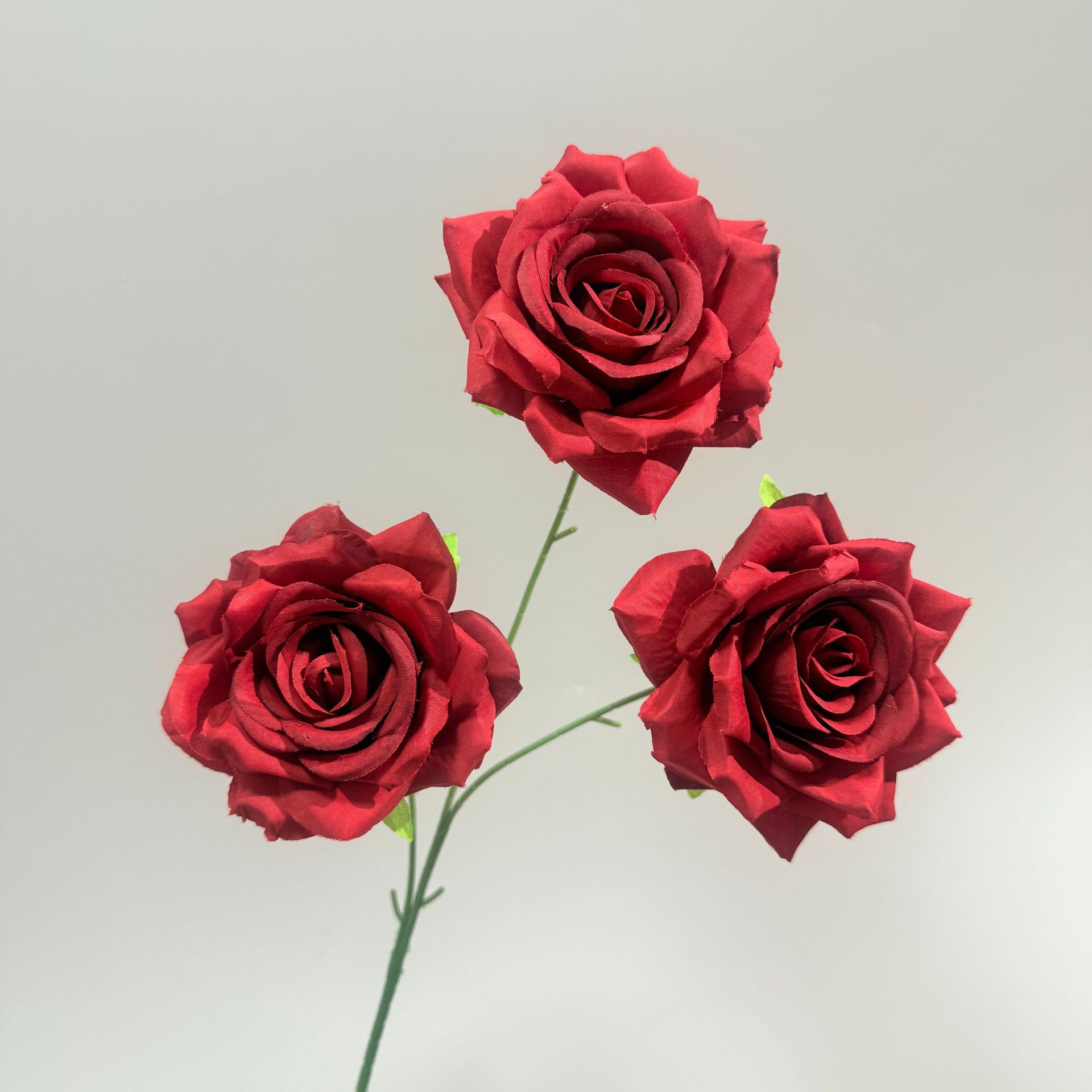 仿真花3头钻石玫瑰花婚庆装饰假花批发红色路引花材网红玫瑰瀑布详情11