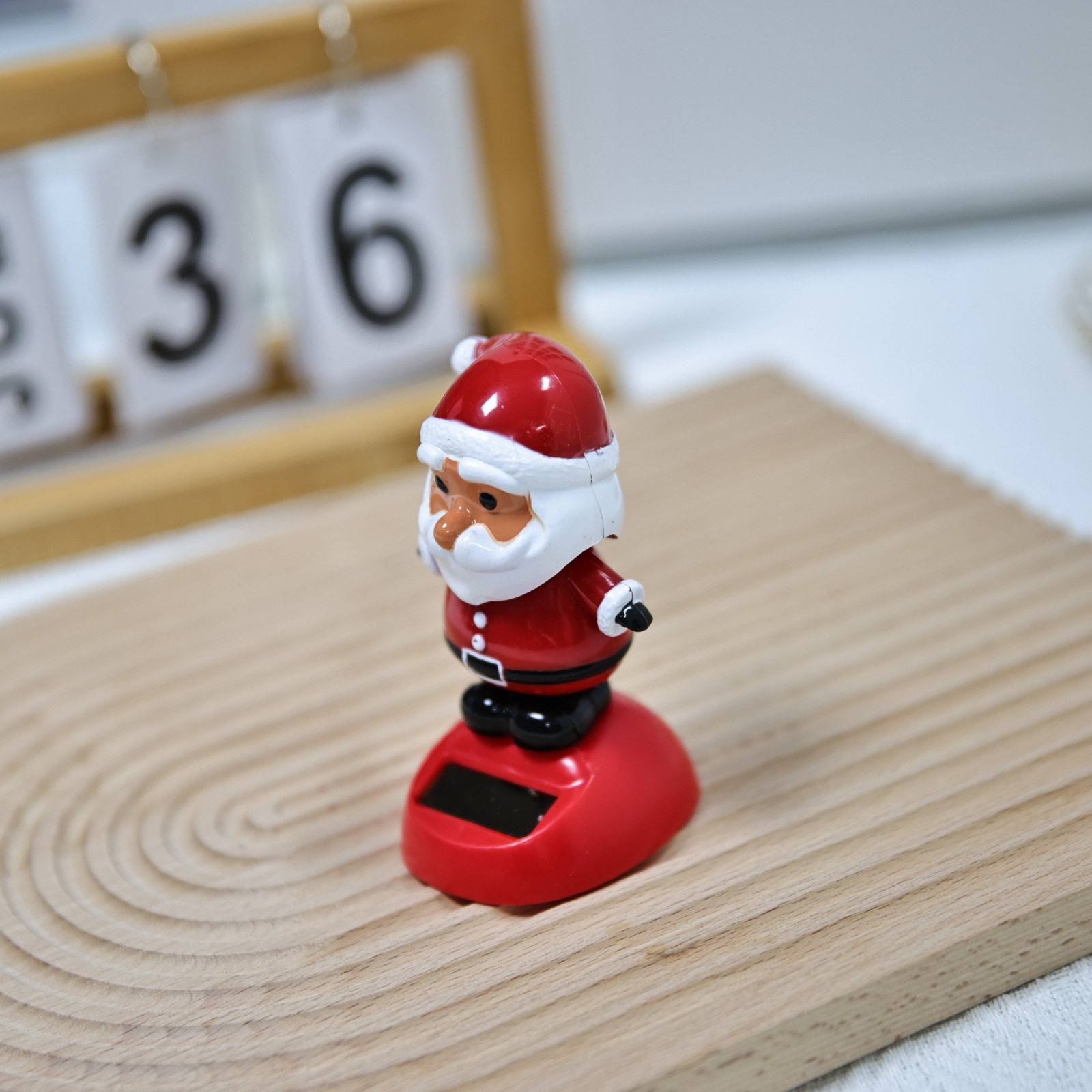 Cross-border best-selling solar-powered car ornaments, rocker, Christmas gifts, and white-bearded Santa Claus accessories pic 11