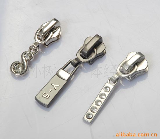 伟兴辅料有机玻璃钻石拉链头优质双头手袋箱包饰品吊坠详情3