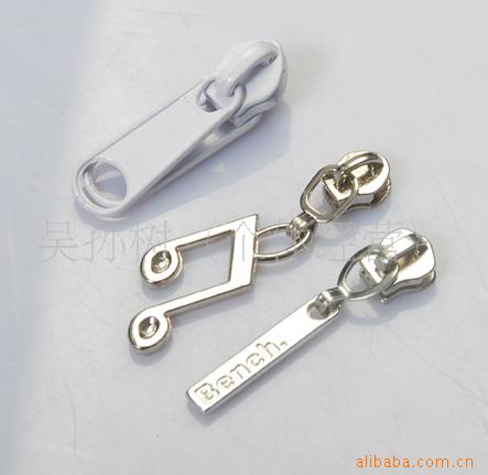 伟兴辅料有机玻璃钻石拉链头优质双头手袋箱包饰品吊坠详情6