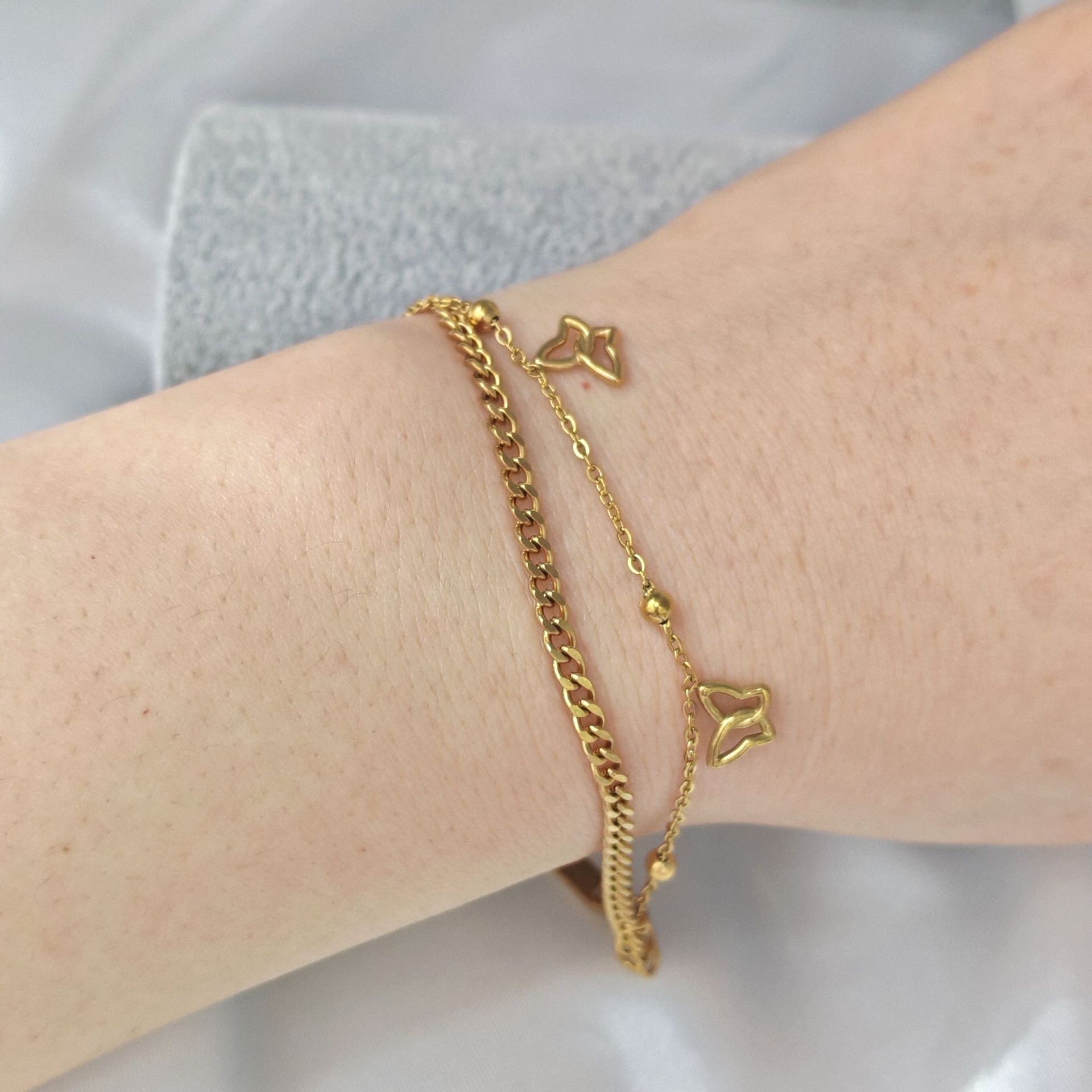 This is a trendy and fresh style zircon heart necklace that is both fashionable and versatile. It features a double-layer gold bracelet with butterfly elements and is a unique and delicate bracelet Item Picture