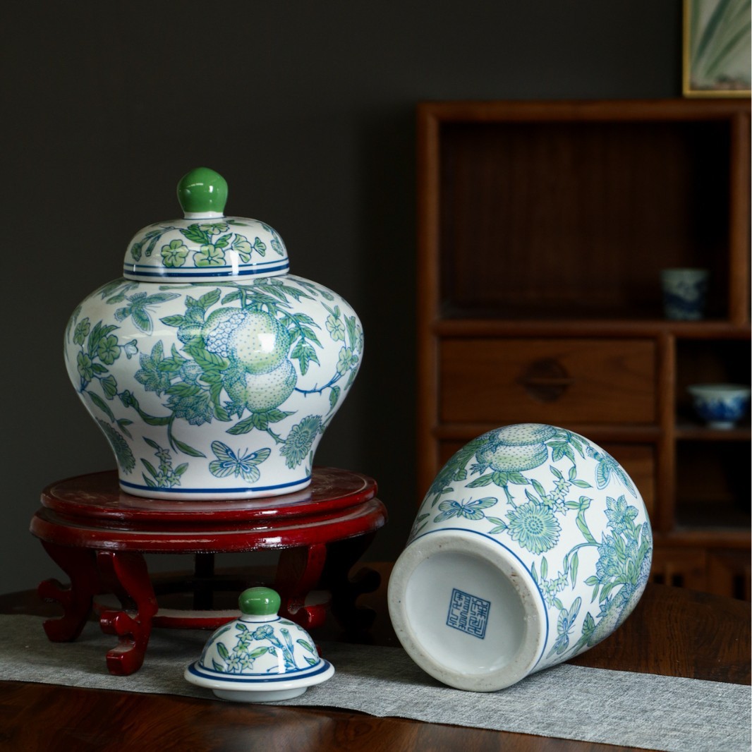 Jingdezhen ceramic blue and white porcelain vases, new Chinese-style living room flower arrangement ornaments, home decoration handicrafts, with a sense of high-end Specification image