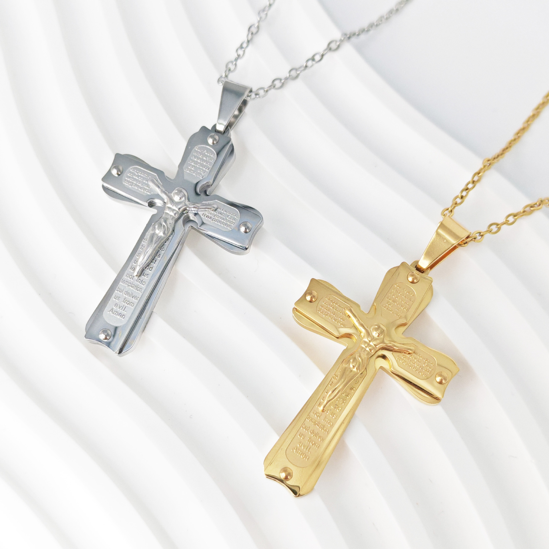 Cross-border European and American style men's titanium steel cross necklace, niche and personalized dressing pendant, wholesale in stock, fashionable and trendy jewelry Item Picture