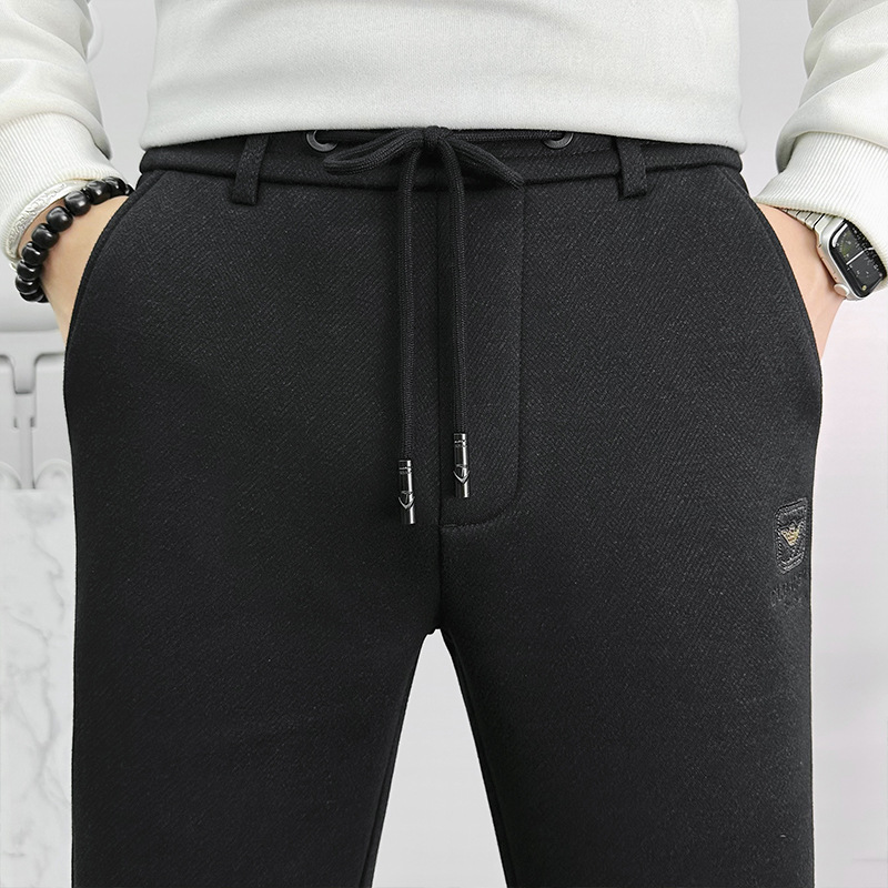 The 2024 new autumn and winter men's skinny casual pants and sportswear are thickened, warm, durable and versatile, and are suitable for outdoor sports and casual wear Application Scenario