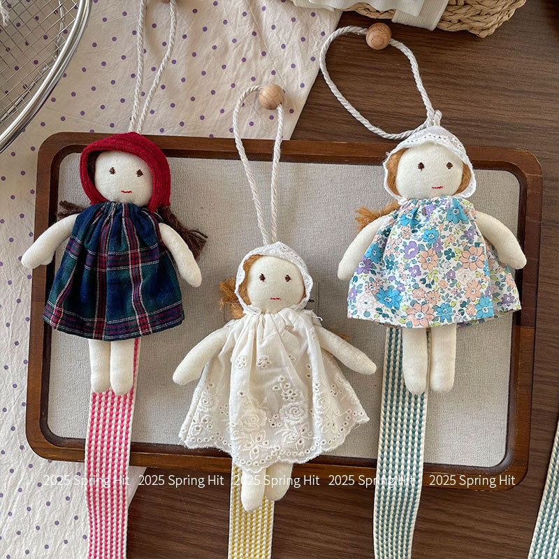 New Korean-style cartoon doll pendant, children's hairpin storage rope, cute decorative item, girl's room hanging decoration finished product Application Scenario