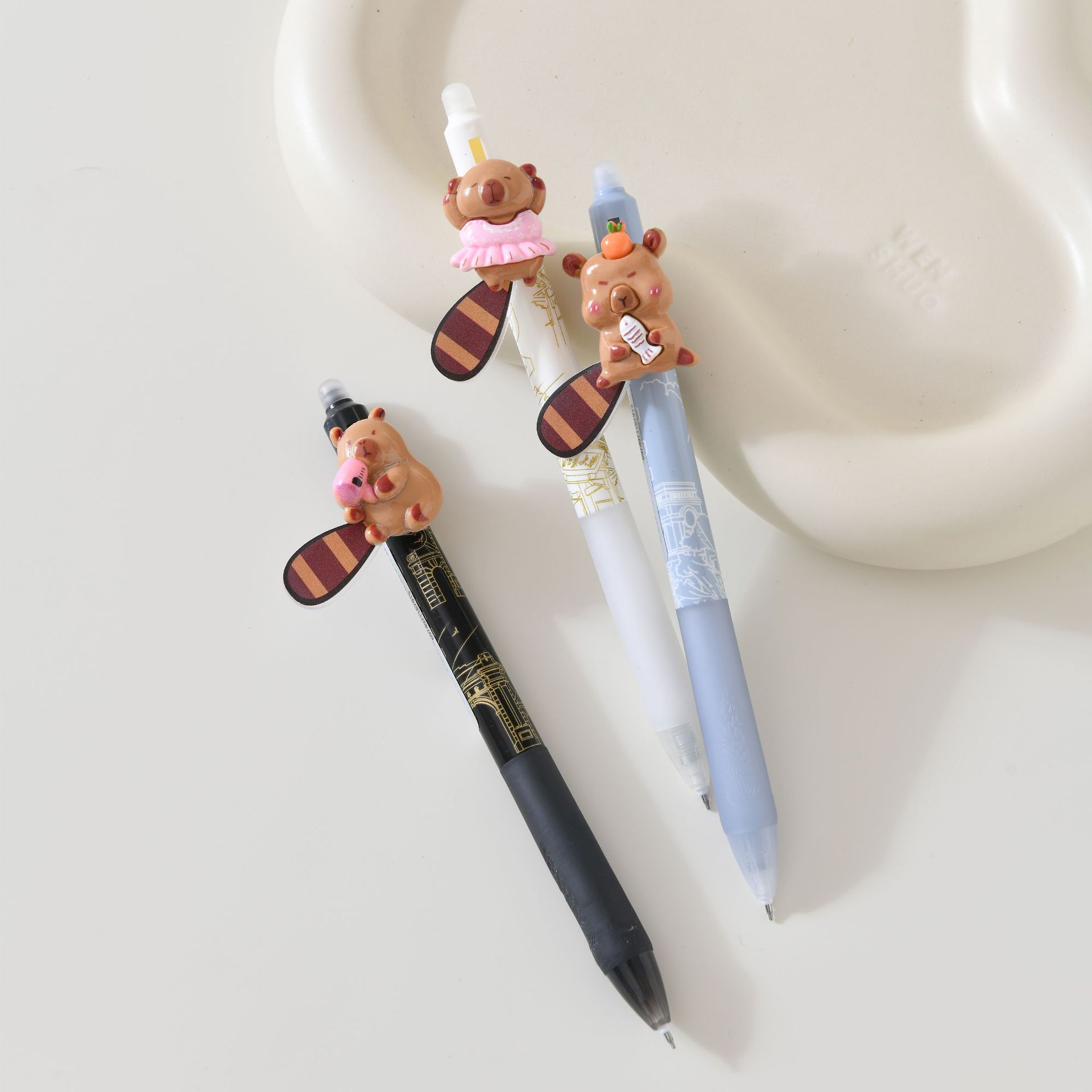 The new Capibala cute gel pen with a 0.5mm anti-slip grip is a stationery writing pen that can be used to erase questions