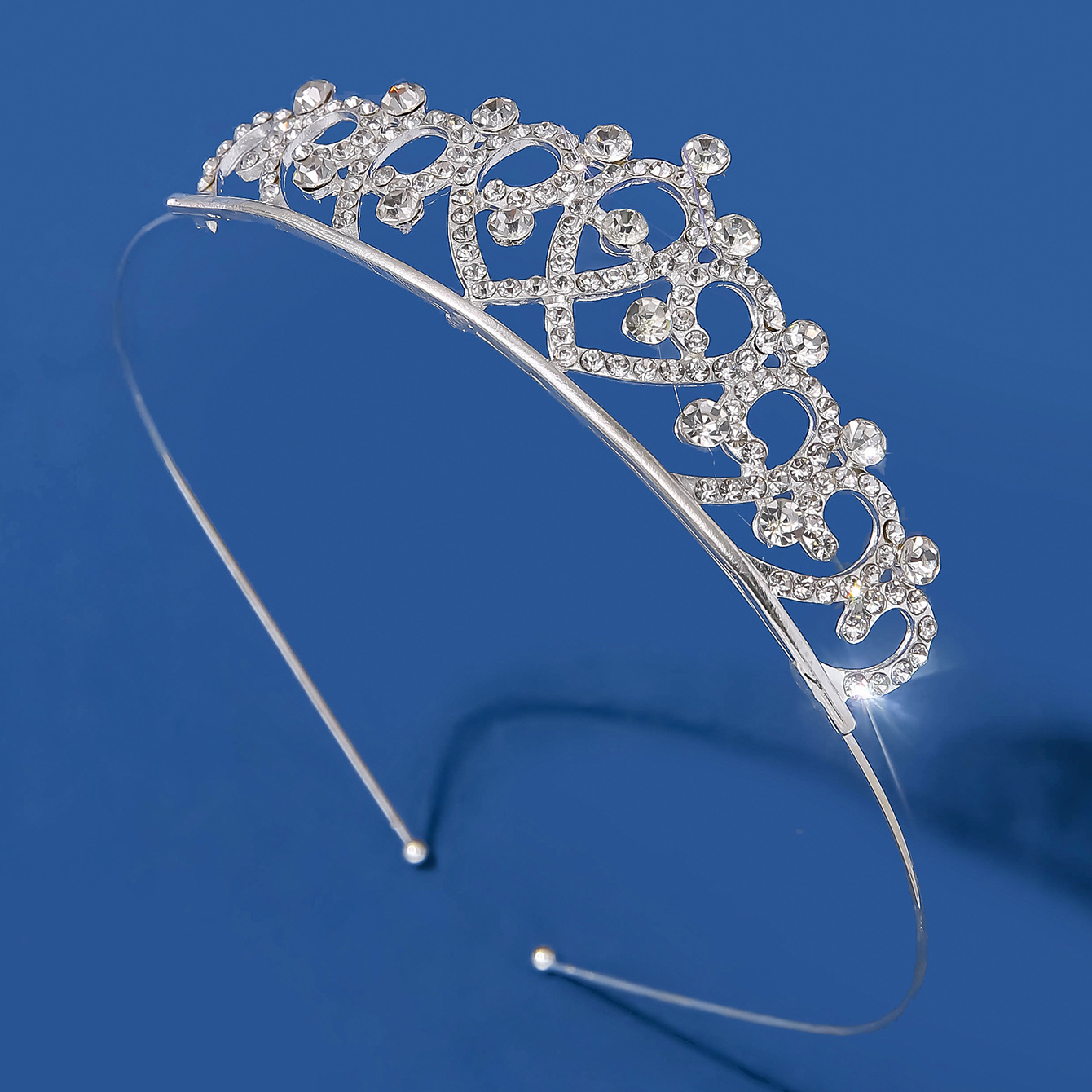 Factory direct sales of luxurious European and American crystal headbands, bride headwear, white rhinestone crowns, princess wedding dress accessories and ornaments, crowns Application Scenario