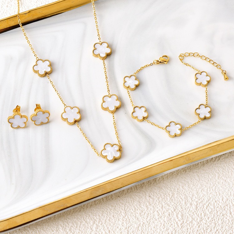 The girl's temperament is simple and individual, with a mature and elegant style. The five-leaf flower is a niche and retro titanium steel earrings, necklace, bracelet, set of earrings, and trendy earrings are all eye-catching and beautiful Specification image