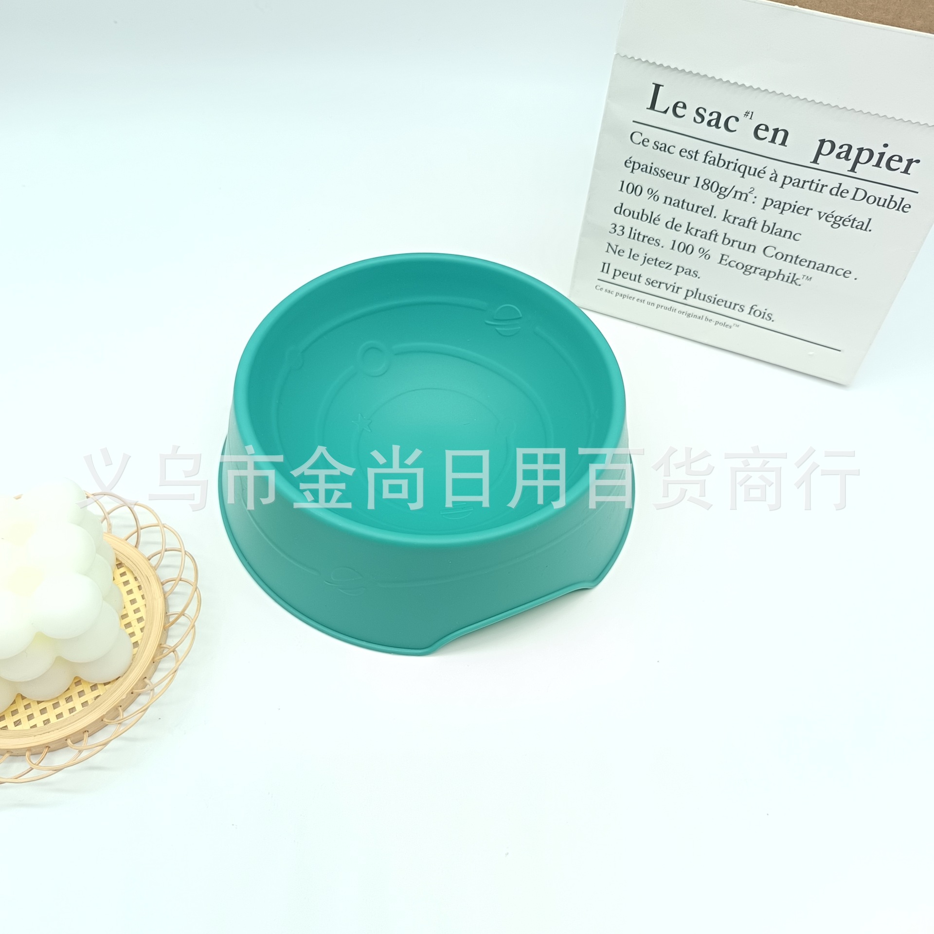 Cross-border wholesale of candy-colored pet supplies, special oval double bowls for cats, anti-tipping plastic dog basins, cat food utensils, water bowls, dog bowls, pet tableware Application Scenario