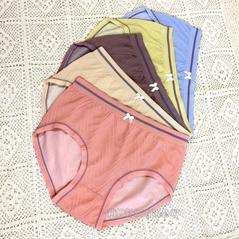 Mulberry silk women's underwear, pure cotton antibacterial crotch seamless sexy high-elasticity triangle pants, seamless women's triangle underwear wholesale, women's comfortable breathable underwear Application Scenario