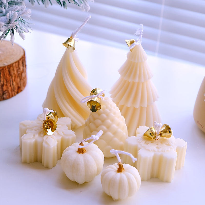 Christmas snowflake scented handcrafted candles, ins, niche romantic souvenirs, Nordic festival decoration, office atmosphere decoration items