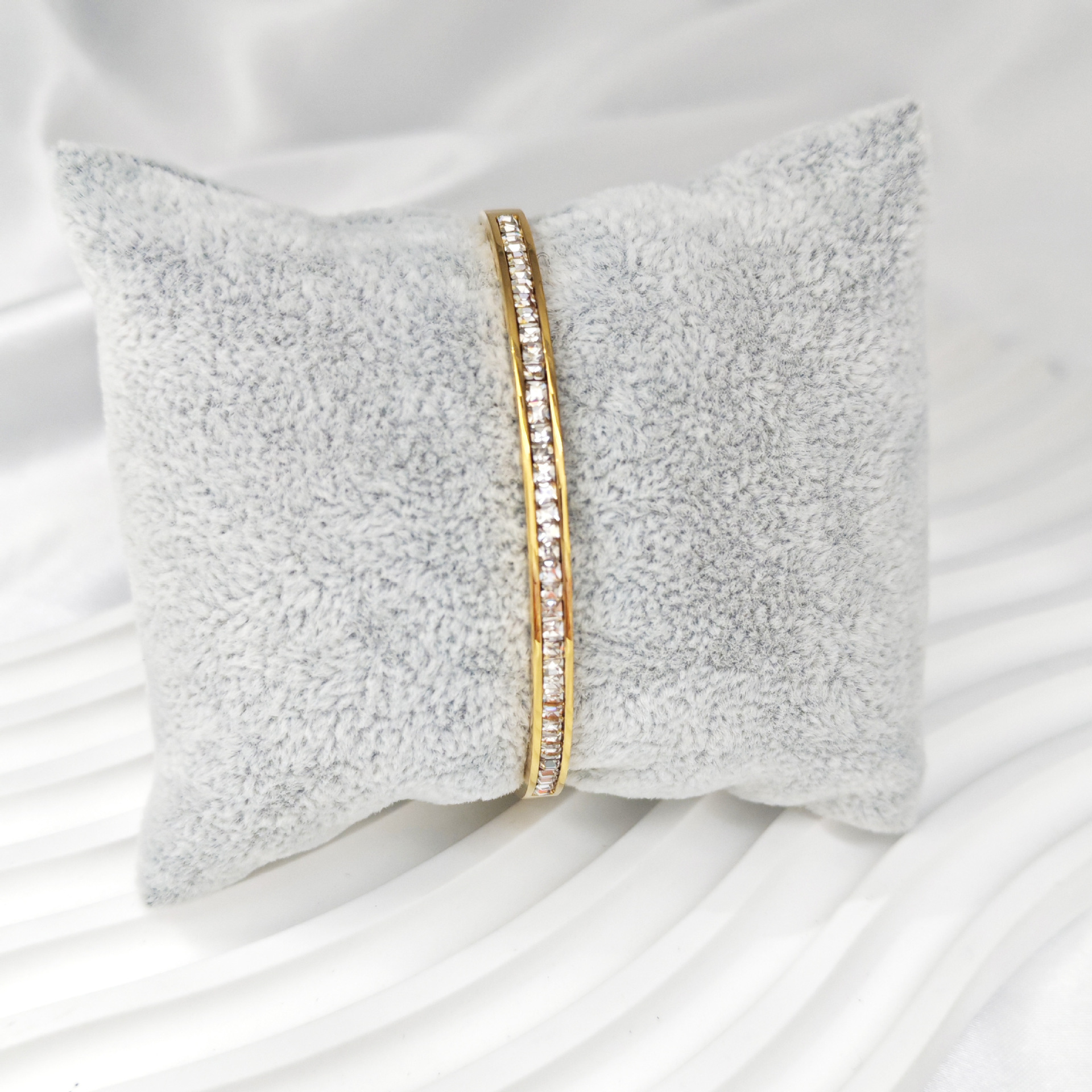 Cross-border supply, European and American fashion, retro and personalized stainless steel bracelet jewelry, bracelet set with square diamonds, non-fading bracelet new style, hot-selling details Picture