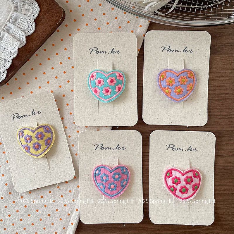 New Korean-style sweet heart-shaped embroidered flower hair clips, fabric children's broken hair side bangs clips, and girl bye-bye clips details Picture