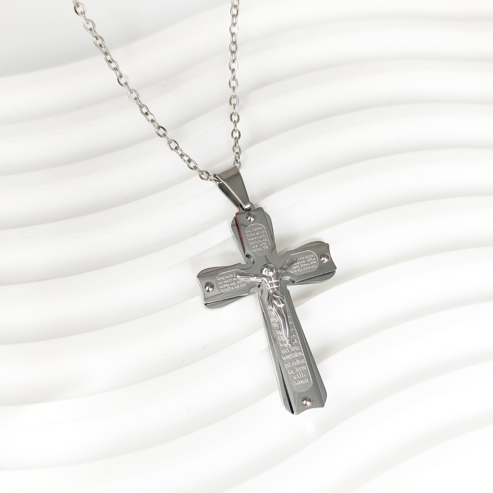 Cross-border European and American style men's titanium steel cross necklace, niche and personalized dressing pendant, wholesale in stock, fashionable and trendy jewelry Application Scenario