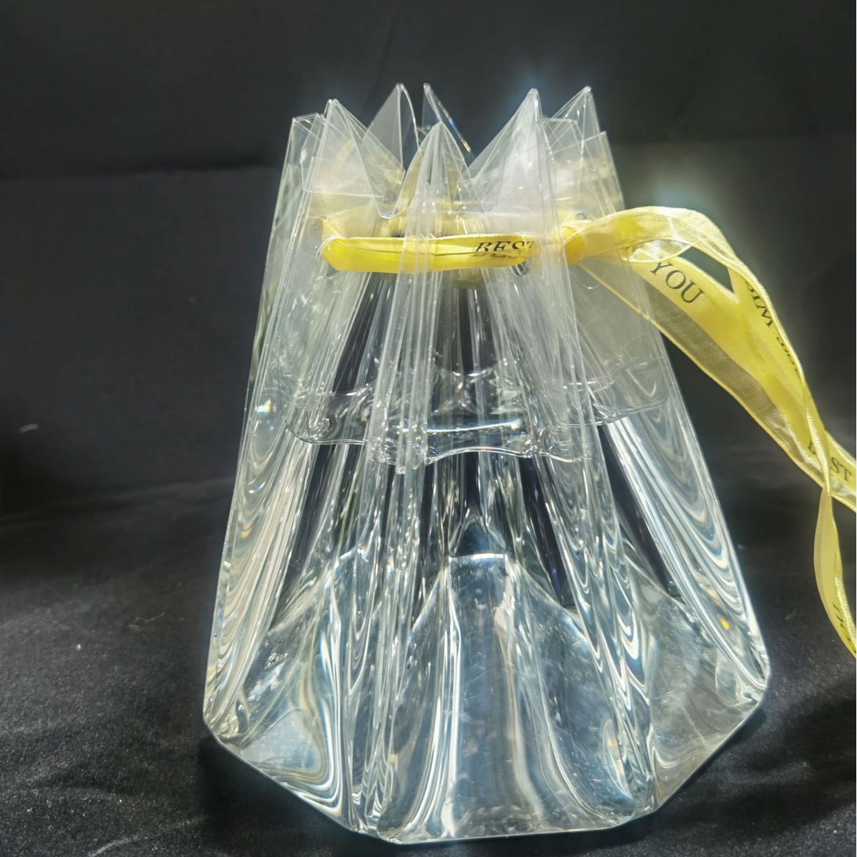 The transparent PET material folding vase is convenient to carry. The folding fish tank flower vase can hold water and keep fish. The folding flower box flower packaging design is simple and fashionable details Picture