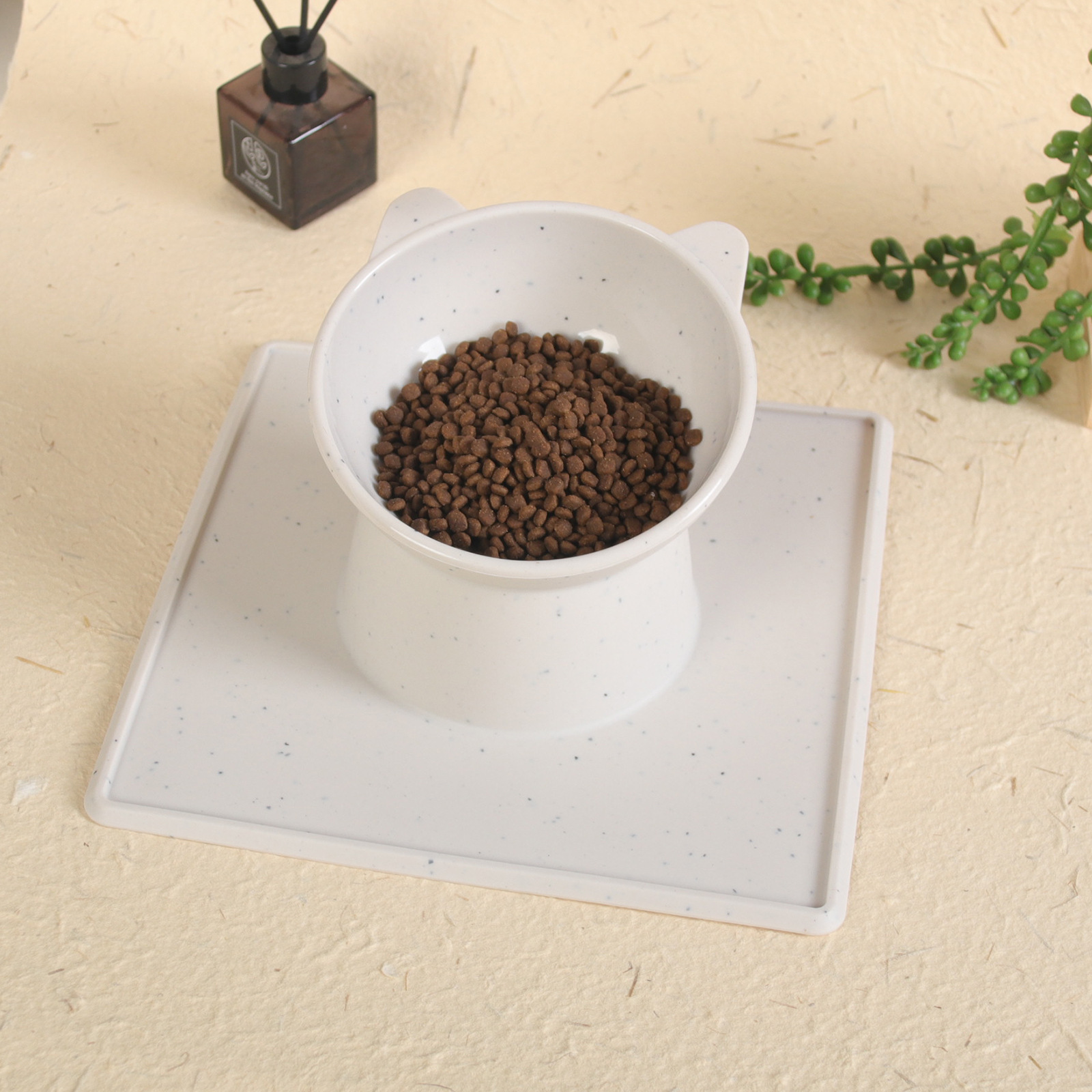Cross-border pet supplies for Dogs and cats Silicone portable feeding bowl Food bowl Water bowl Cat dog food Cat food tray food wholesale safe and durable feeding supplies Specification drawing