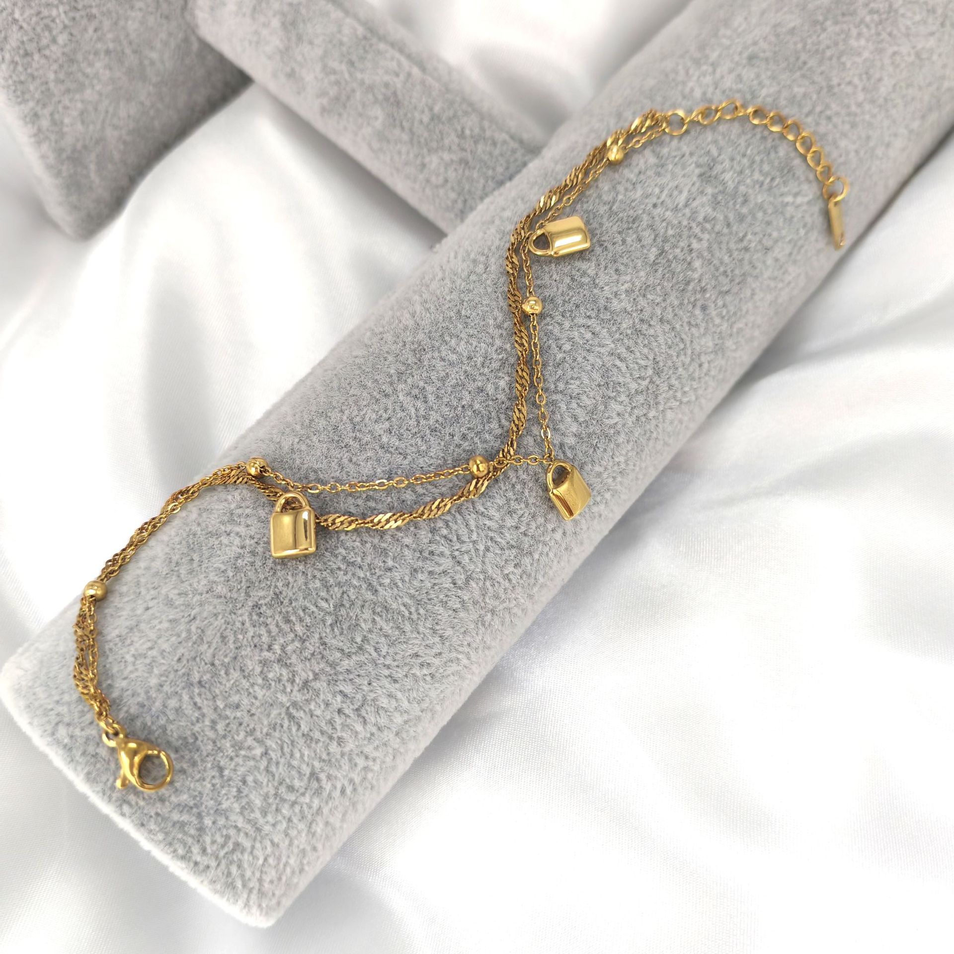New best-selling titanium steel bracelet from Amazon, Europe and America, small lock women's style, simple, versatile, fashionable and non-fading wholesale bracelet Specification image