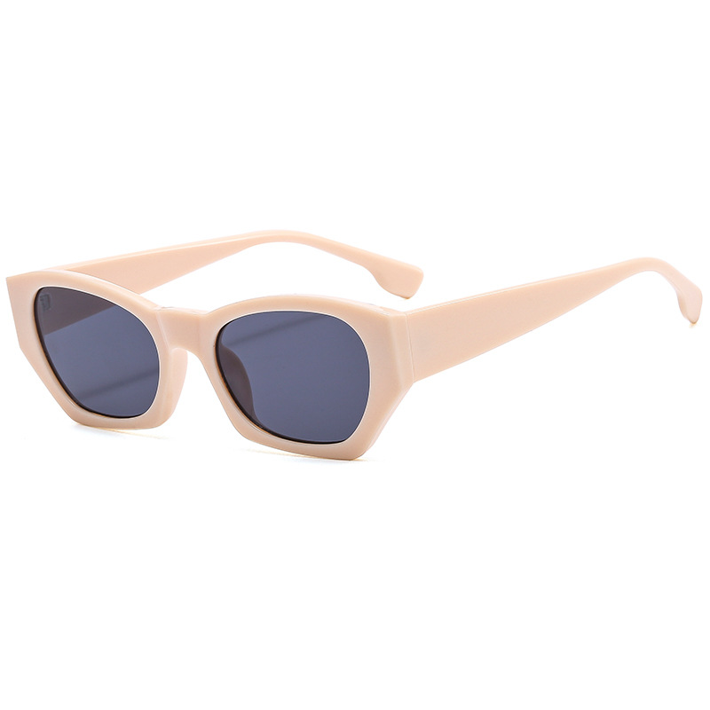 2025 New trendy sunshade sunglasses, fashionable street style small-frame sunglasses, Douyin influencer model walking the runway, Instagram female details Picture