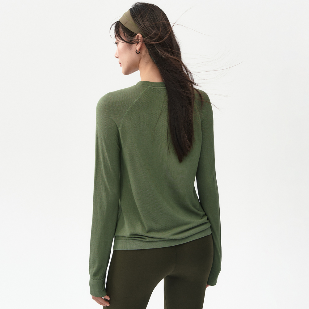 Autumn and winter women's yoga wear, long-sleeved loose, slimming, round-neck Pilates sports casual set, sports outdoor fitness wear details Picture