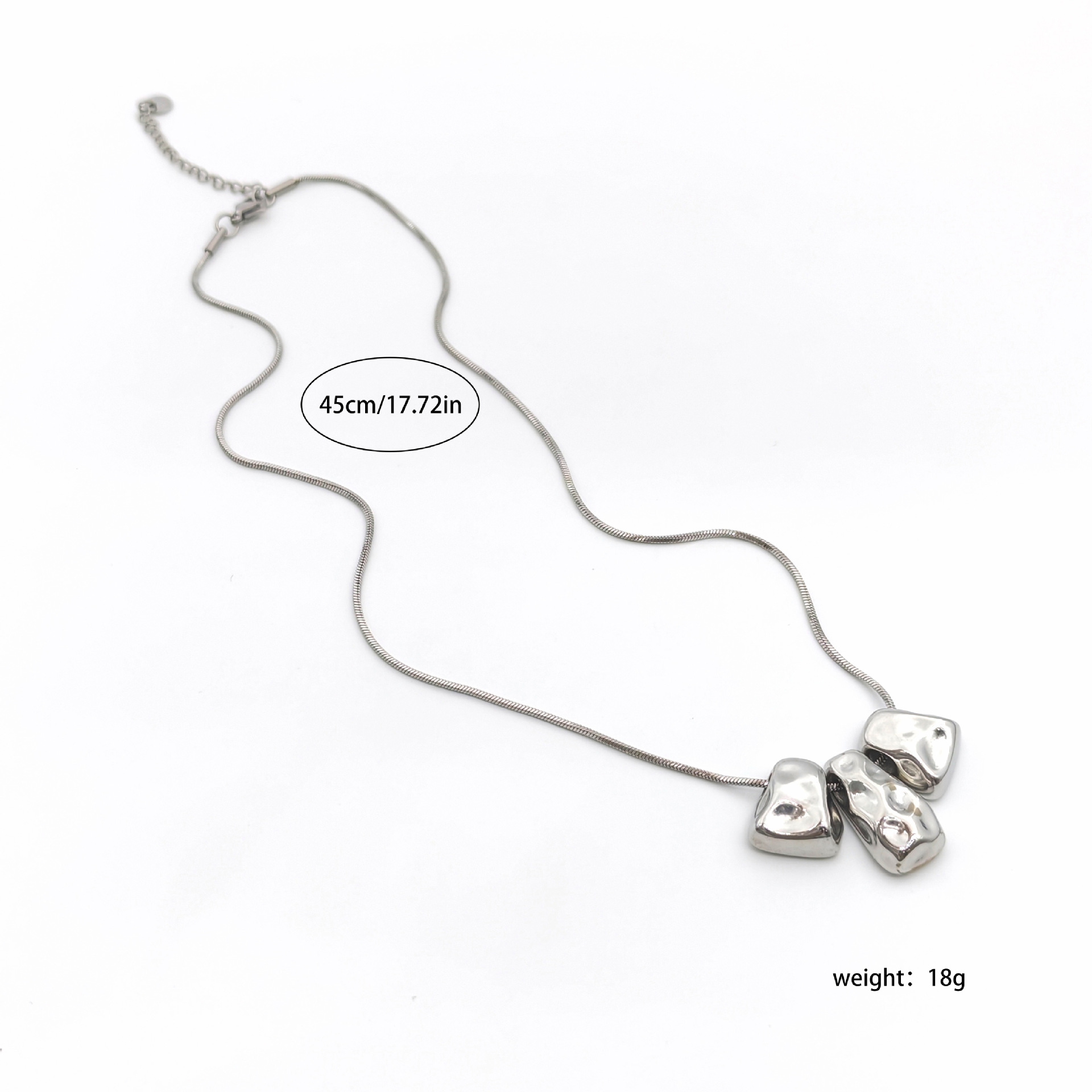 This trendy stainless steel gold-plated geometric, simple and exquisite necklace is fashionable and versatile. It is a niche women's accessory with a simple design sense and elegant charm Item Picture