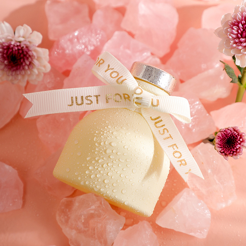 Miniso Home indoor fragrance ornaments, hotel car perfumes, mosquito repellents, toilet essential oils, flameless aromatherapy wholesale. High-quality aromatherapy with long-lasting fragrance Application Scenario