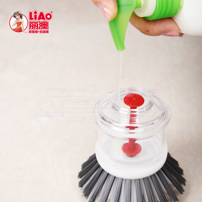 LIAO's liquid pot washing brush is a kitchen cleaning product, a hard bristle stove cleaning brush, a household multi-functional steel wool ball, a cross-border daily necessities and household cleaning brush Application Scenario