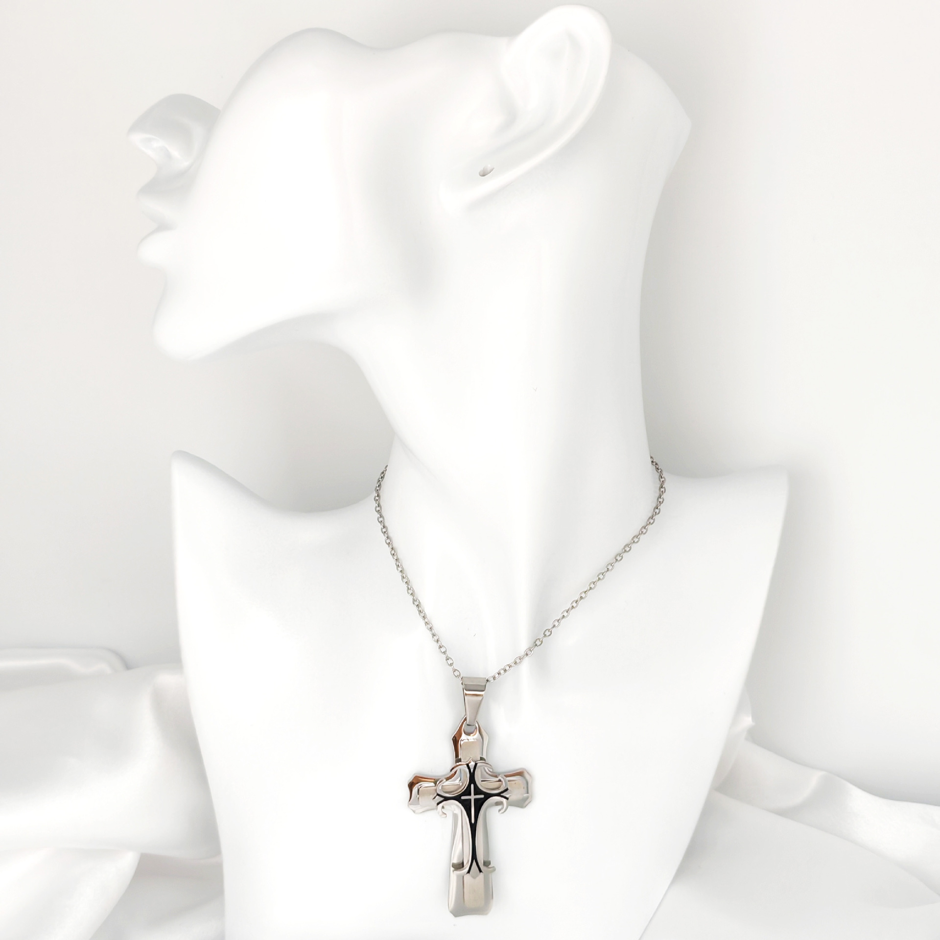 European and American hip-hop style three-layer cross pendant stainless steel men's necklace, a popular export punk accessory manufacturer, directly supplies high-quality men's jewelry Item Picture