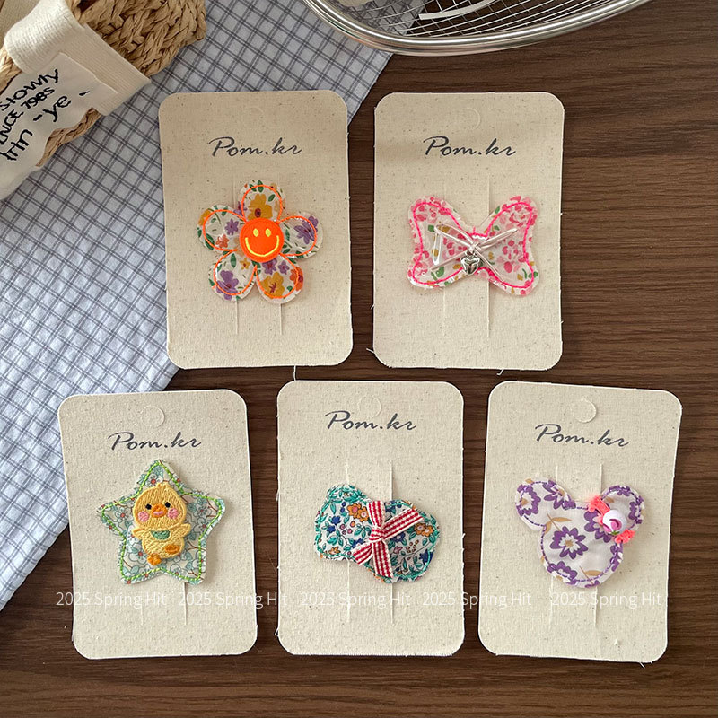 New Korean-style floral cartoon children's hair clip, creative side bangs clip, sweet bear bow hair accessory details Picture