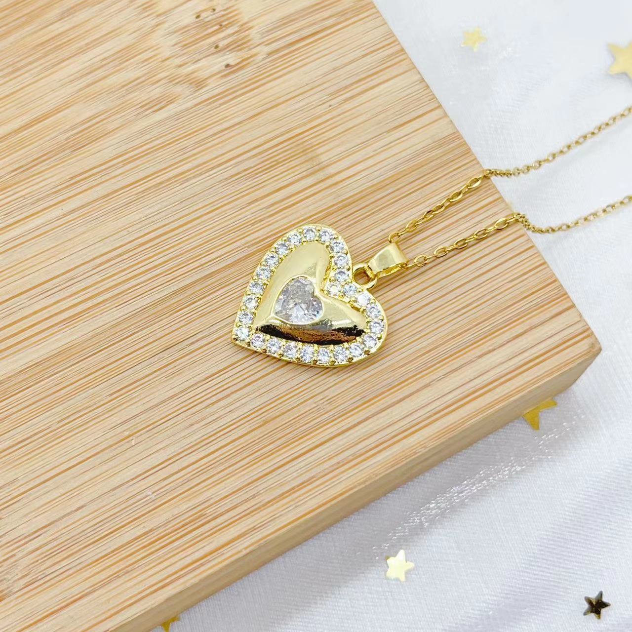 This is a light luxury, fashionable and versatile women's exquisite collarbone chain necklace with a slightly inlaid zircon heart design and gold-plated copper from Europe and America Application Scenario