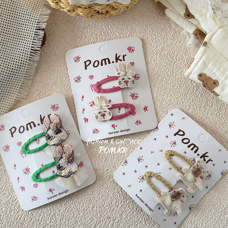 2025 primavera nuevo dibujo animado dulce bordado marcenero strass top hairclip par de ropa chica clip lateral niños tocados
