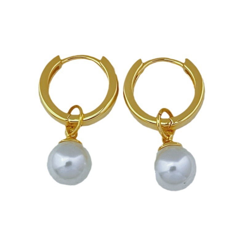 This is a rare design of titanium steel pearl earrings from Japan and South Korea. The plain ring ear buckle features a geometric shape, is exquisite and versatile, and exudes a sense of elegance. It is a women's style earring jewelry Item Picture