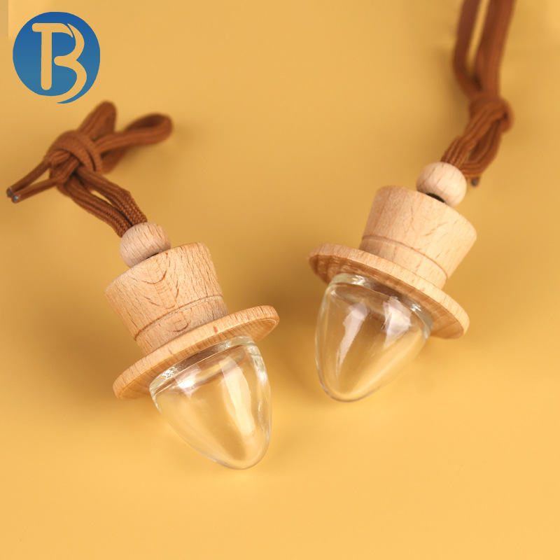 In stock, there are 5ML car aromatherapy glass repackaged bottles, creative car accessories, air bottles, straw hats, wooden caps, empty bottles, car accessories, empty bottles, and aromatherapy decorations Application Scenario