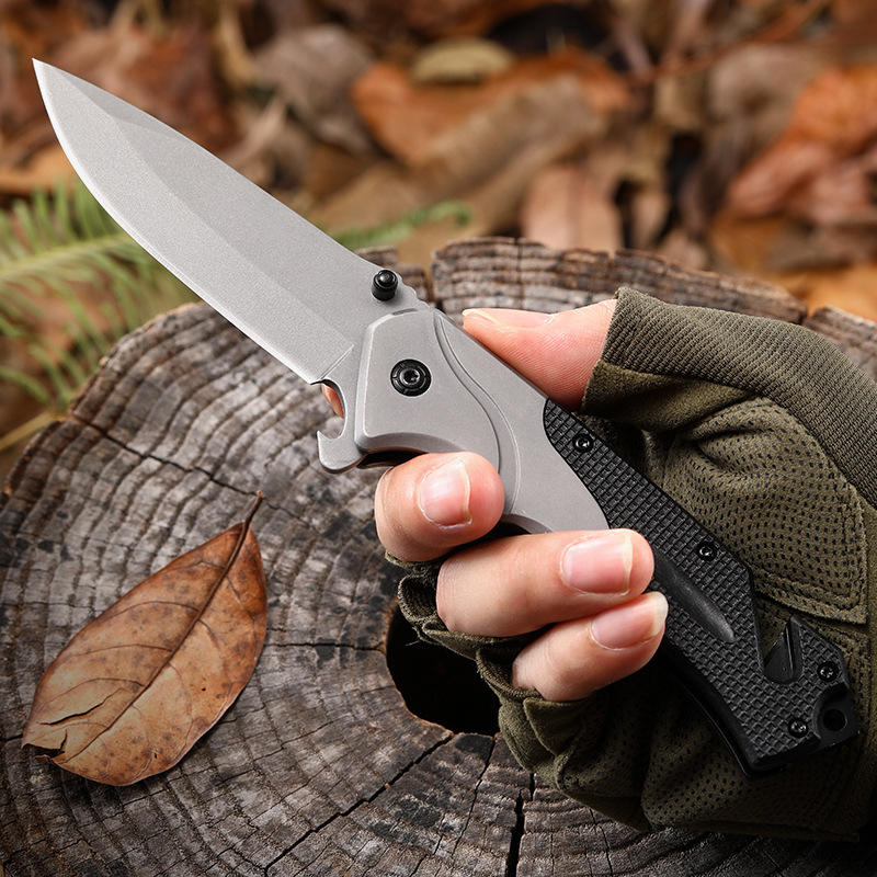 Essential stainless steel self-defense folding knife for outdoor camping, portable small knife, multi-purpose tactical knife, folding knife to carry around during camping Application Scenario