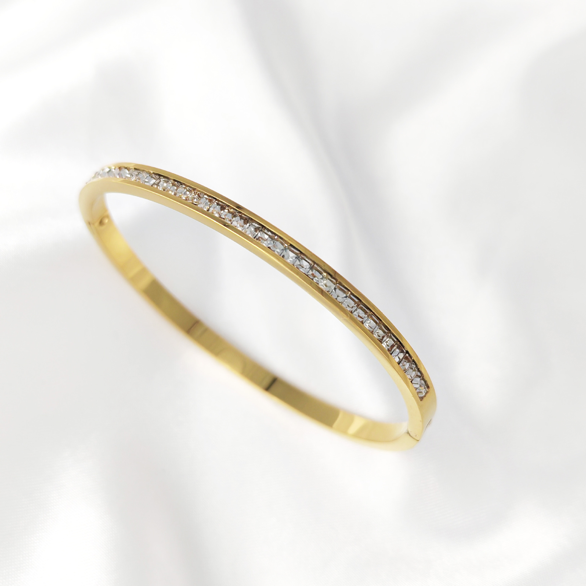 Cross-border supply, European and American fashion, retro and personalized stainless steel bracelet jewelry, bracelet set with square diamonds, non-fading bracelet new style, hot-selling Item Picture